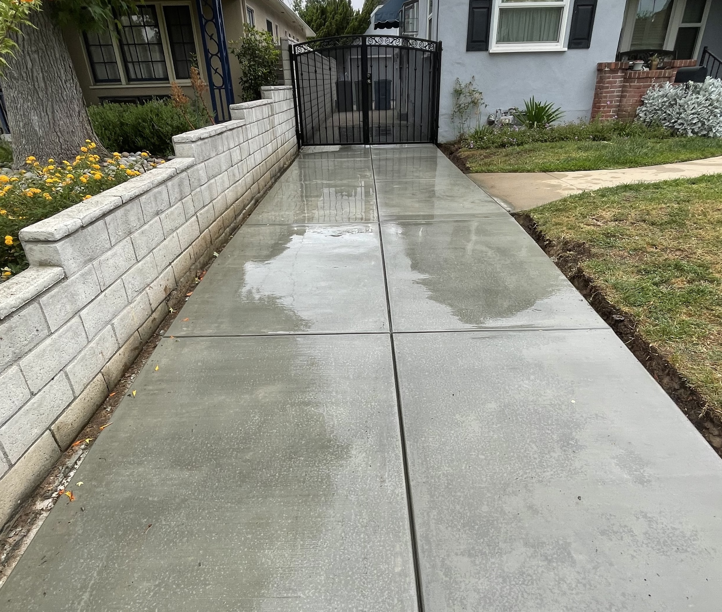 Concrete Driveway Resurfacing in Los Angeles