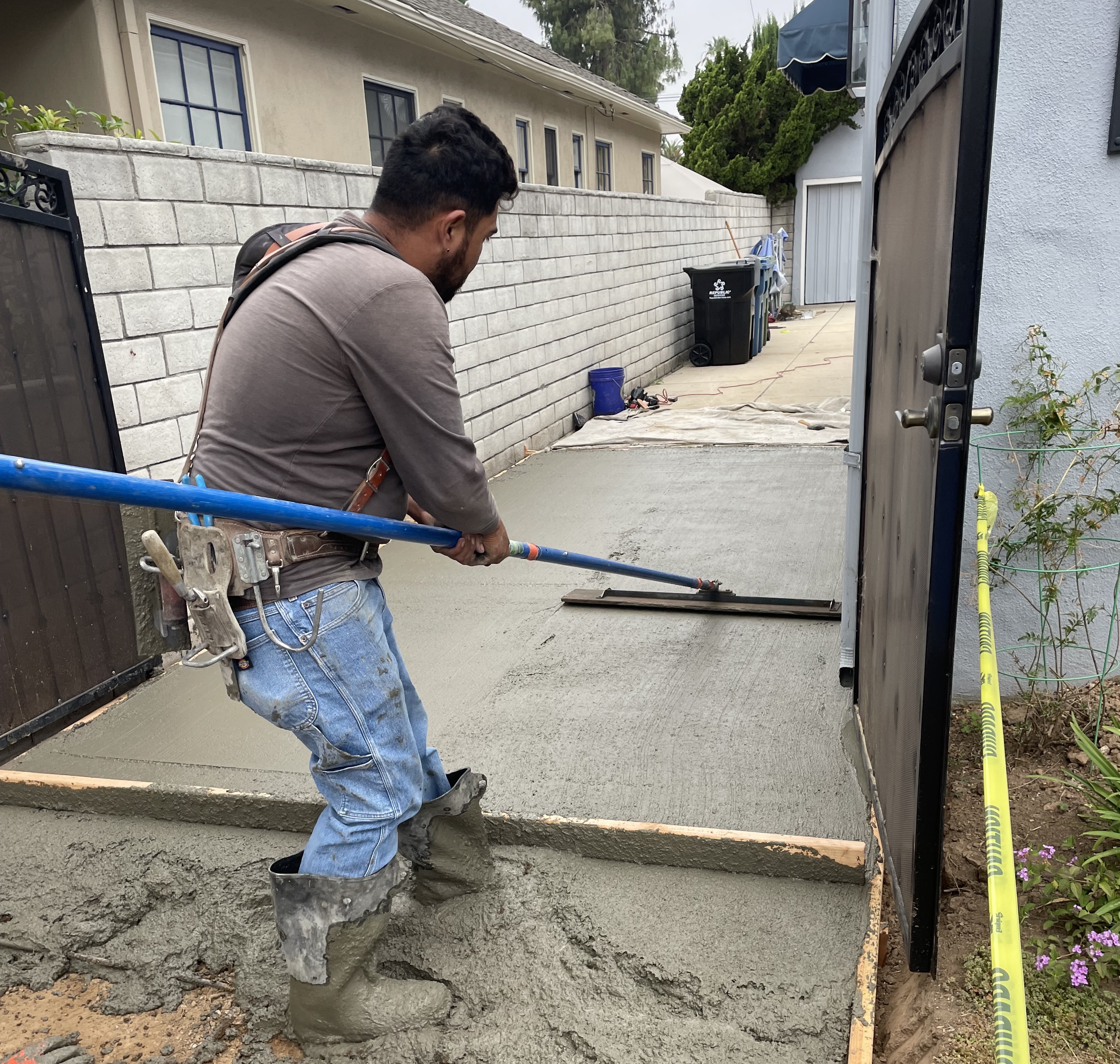 driveway resurface and install in los angeles